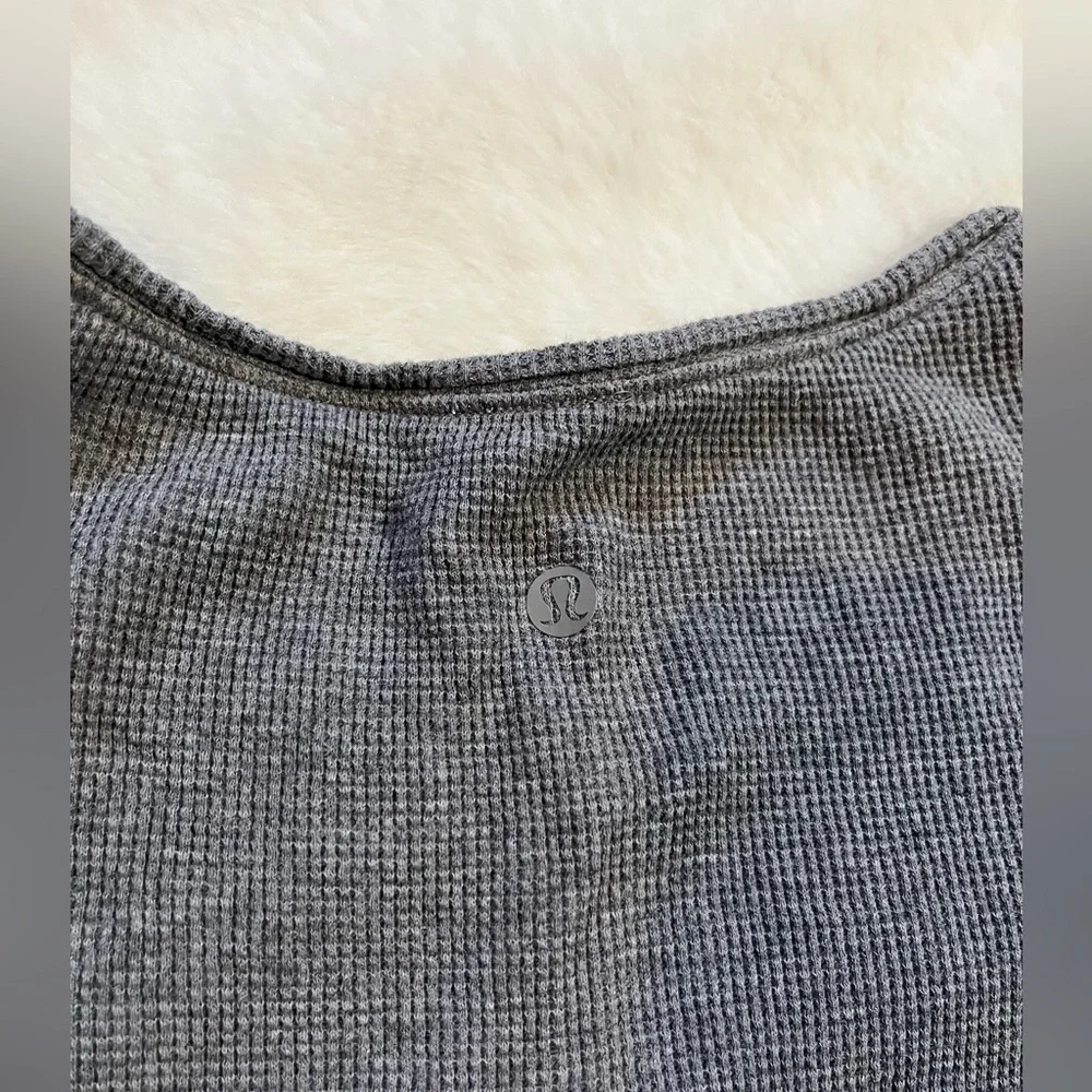 2 Lululemon women’s Love Crew III waffle Heathered Grey knit tshirts P2P 20” - Picture 9 of 9